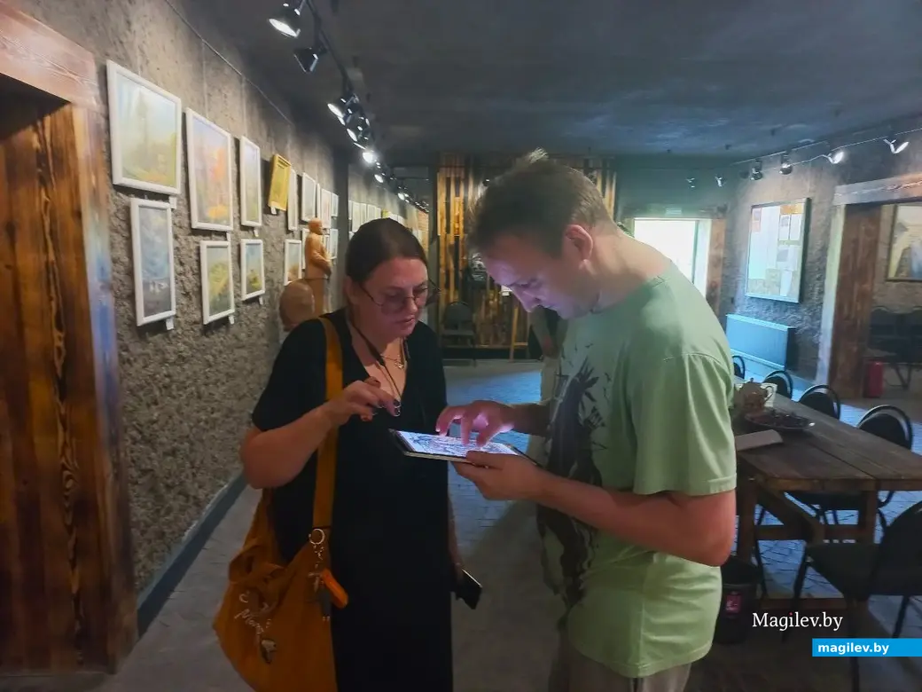 21.06.2024 г., Могилев, Арт-ЦуМ на Дубровенке. Выставка Виктора де Буга «Исторические вехи Могилева».