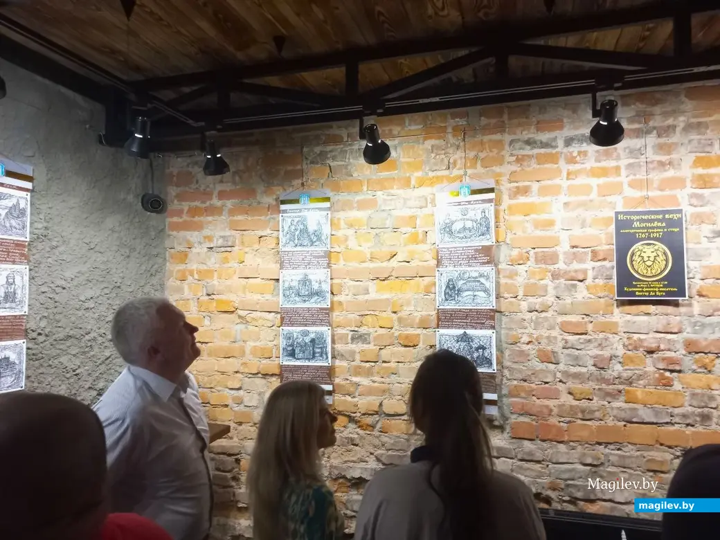 21.06.2024 г., Могилев, Арт-ЦуМ на Дубровенке. Выставка Виктора де Буга «Исторические вехи Могилева».