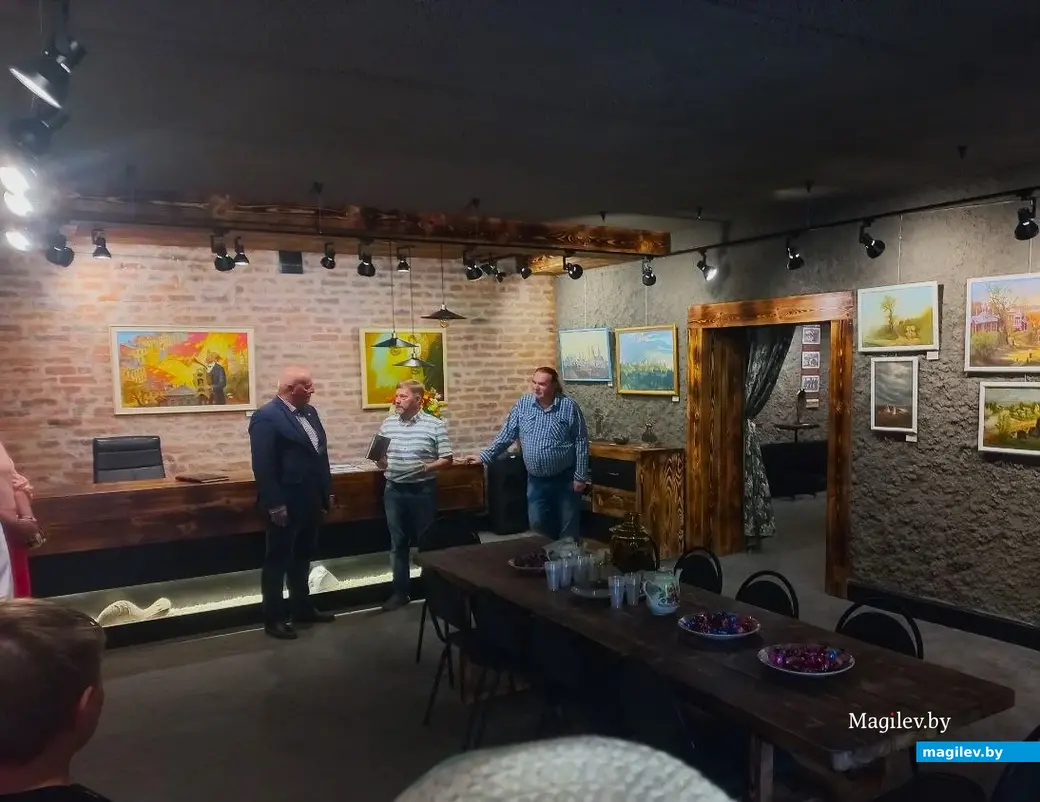 21.06.2024 г., Могилев, Арт-ЦуМ на Дубровенке. Выставка Виктора де Буга «Исторические вехи Могилева».