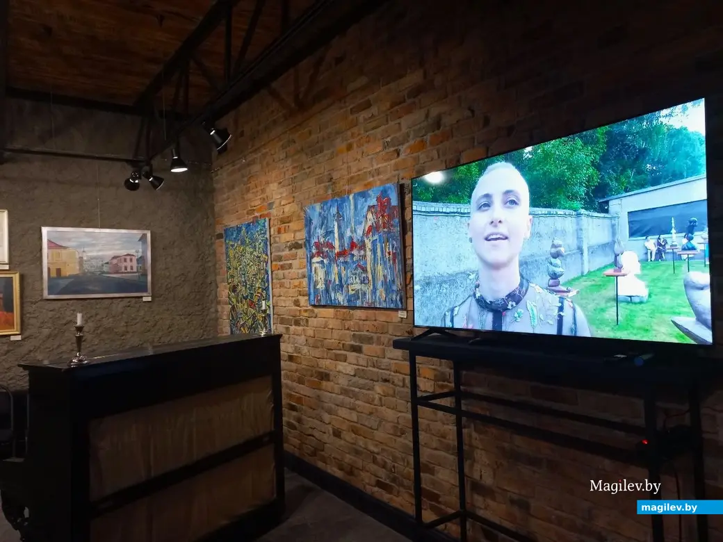 21.06.2024 г., Могилев, Арт-ЦуМ на Дубровенке. Выставка Виктора де Буга «Исторические вехи Могилева».