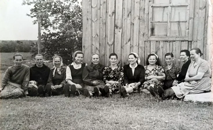 Женщины Заполья, 1970-е годы. Три раза в день руками доили коров.