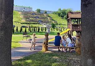 Прокатиться на машинке, пострелять в тире и съесть мороженое