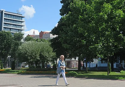 «Хорошо, что муж в мой телефон не смотрит – а то был бы скандал». Жизнь глазами могилевчан