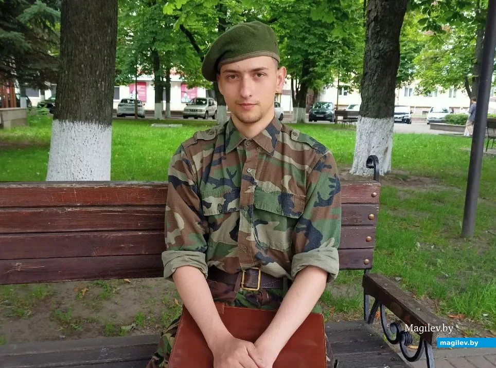 Антон Ткачук – преподаватель истории и обществоведческих дисциплин, сейчас магистрант,