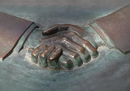 Как заставить собеседника сменить гнев на милость: 4 правила общения с агрессивным человеком