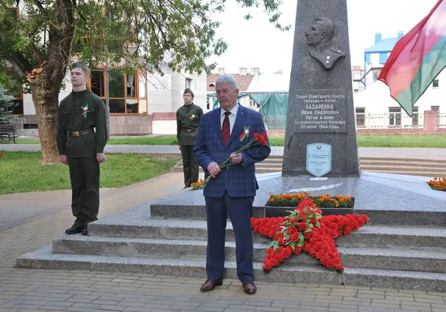 В Могилеве почтили память героя Советского Союза Ивана Лазаренко. Фотофакт