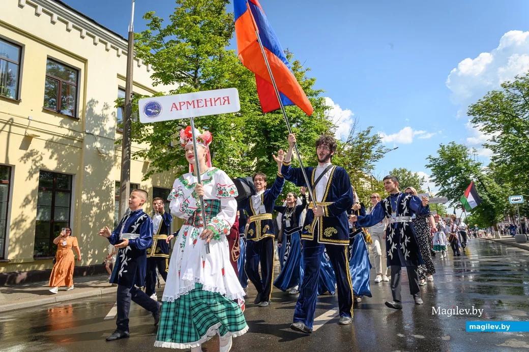 28.06.2024. Социалистическая — Минская — Карбышева. Торжественное шествие делегаций