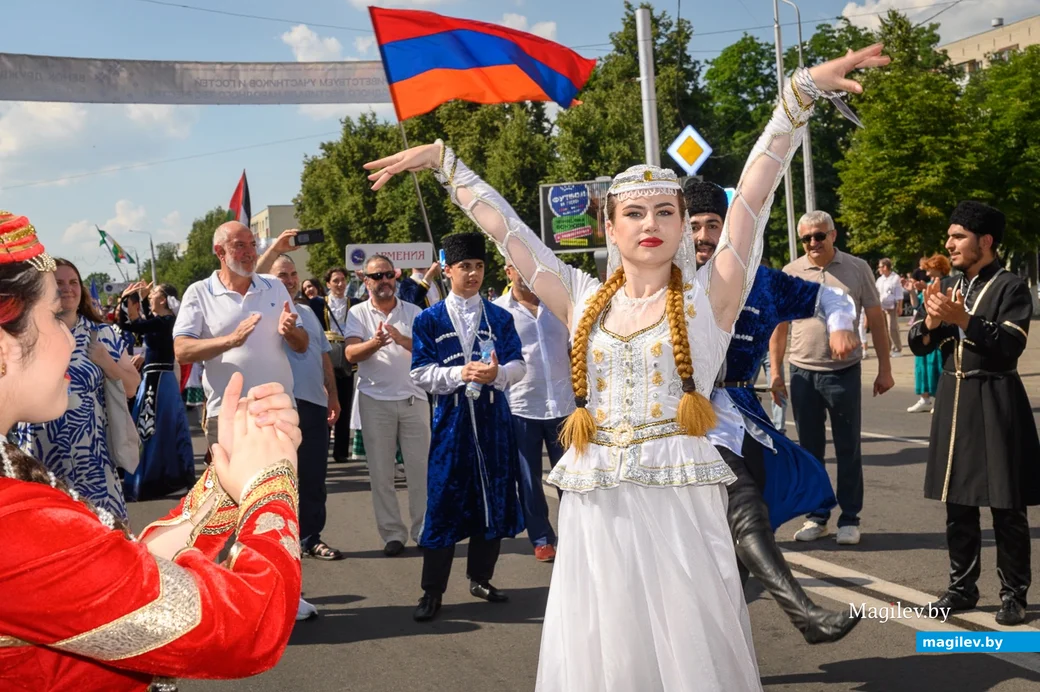 28.06.2024. Социалистическая — Минская — Карбышева. Торжественное шествие делегаций