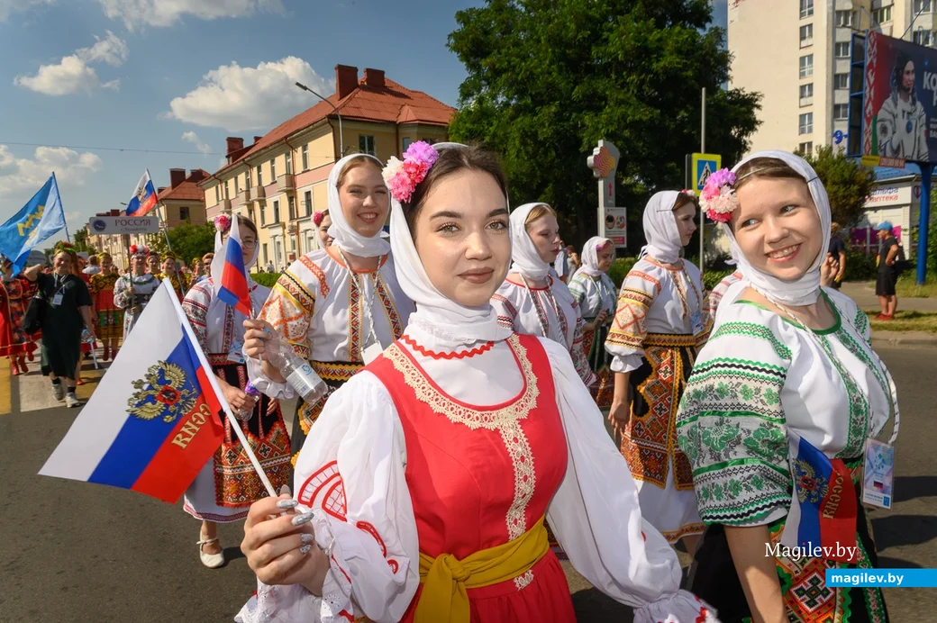 28.06.2024. .Торжественное шествие делегаций международного фестиваля народного творчества