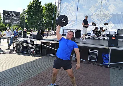 Измеряют силу машинами и автомобильными покрышками