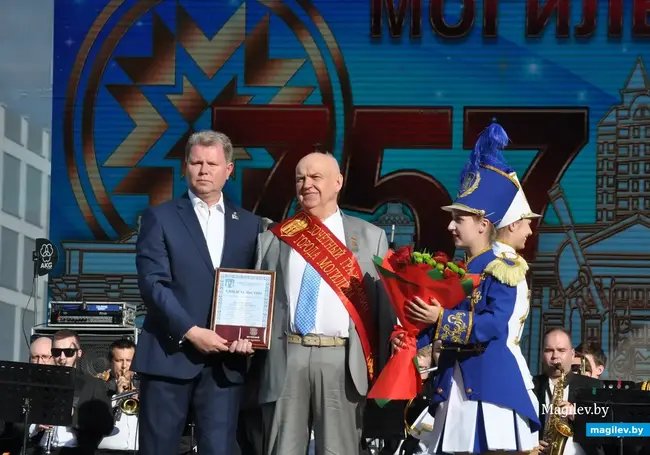 «Мысленно с вами»: о новом Почетном гражданине Могилева Олеге Бахановиче