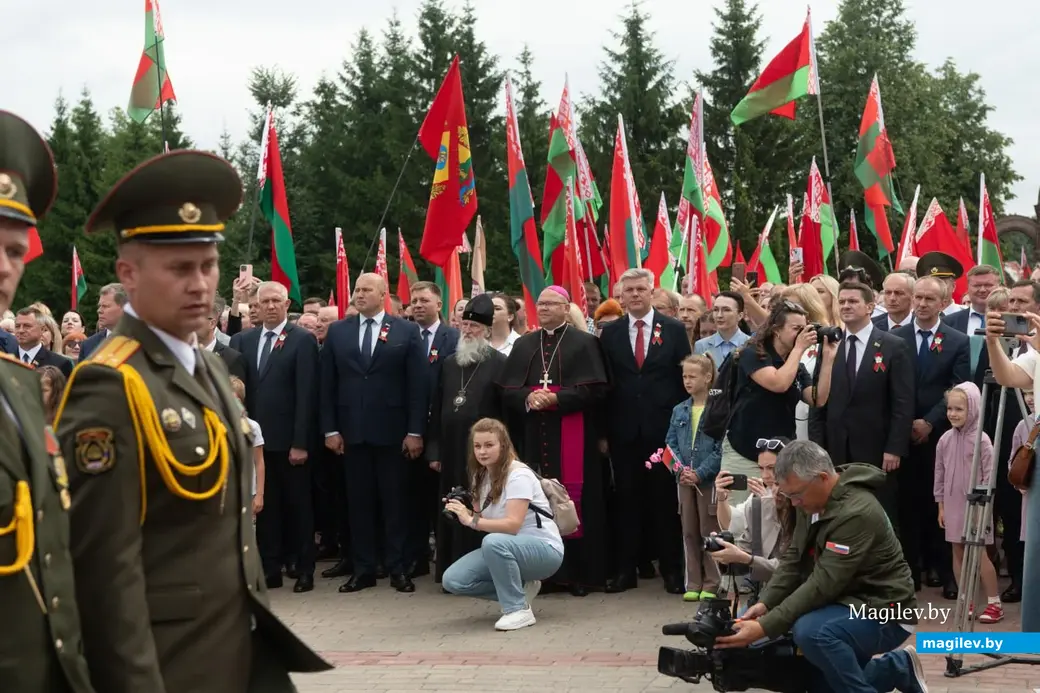 3 июля 2024 года. Театрализованный митинг, посвященный 80-й годовщине освобождения Республики Беларусь от немецко-фашистских захватчиков на мемориальном комплексе