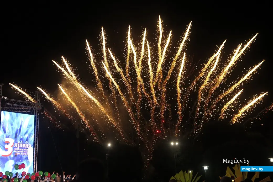 3 июля 2024 г. Могилев, пл. Славы. Фейерверк.