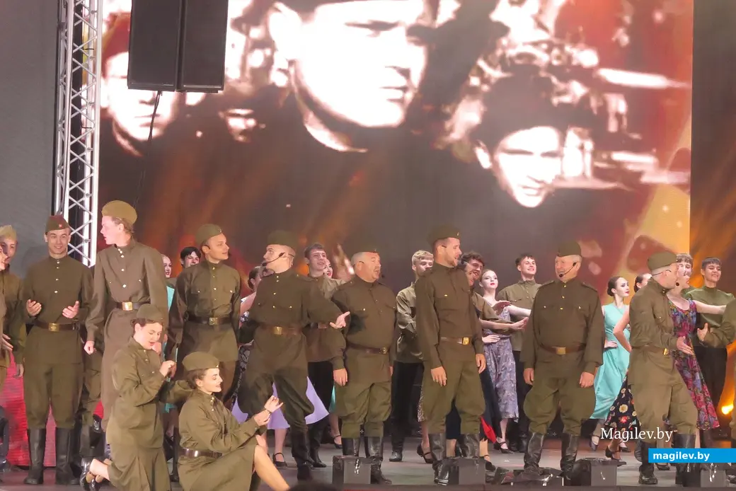 3 июля 2024 г. Могилев, пл. Славы. На праздничном концерте.