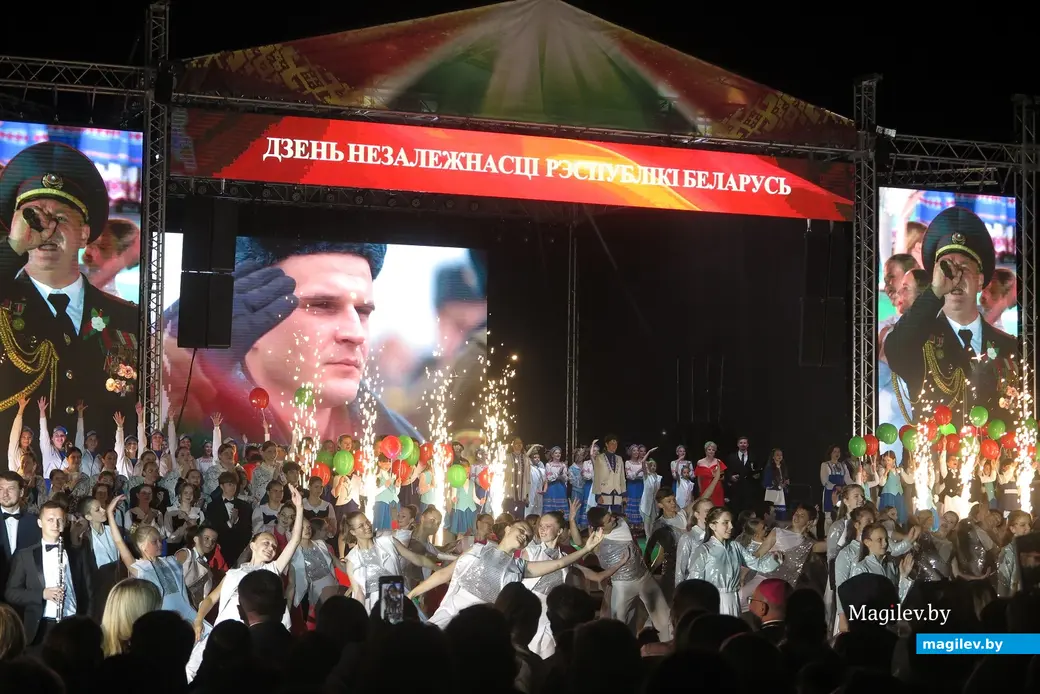 3 июля 2024 г. Могилев, пл. Славы. На праздничном концерте.