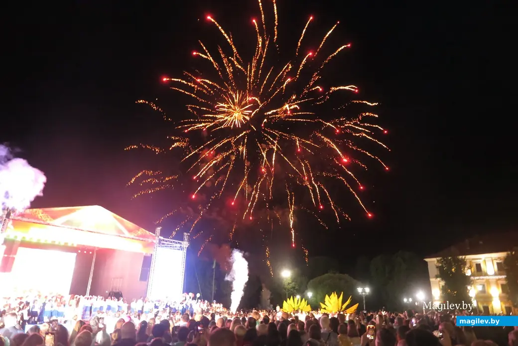 3 июля 2024 г. Могилев, пл. Славы. Фейерверк.