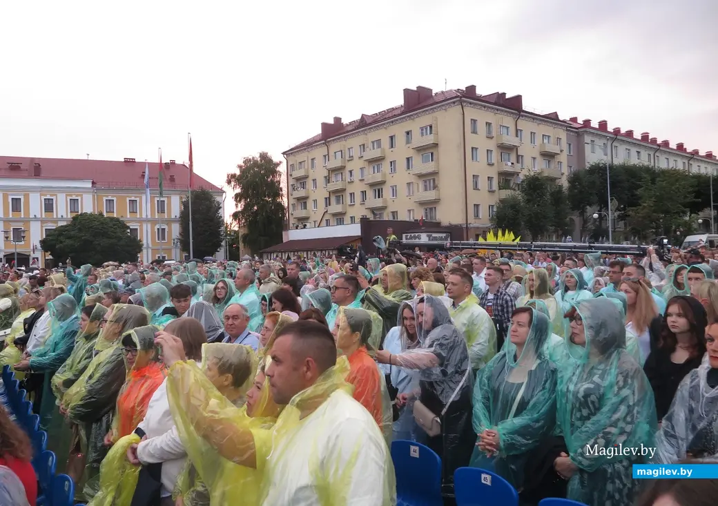 3 июля 2024 г. Могилев, пл. Славы. На праздничном концерте.