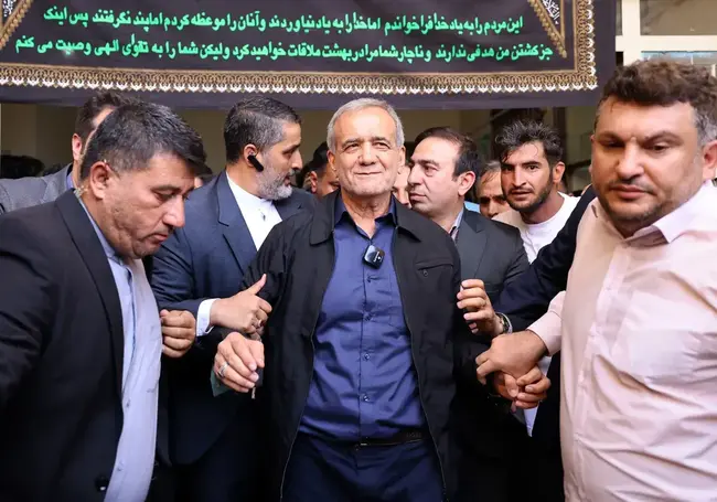 На выборах в Иране победил реформатор Масуд Пезешкиан