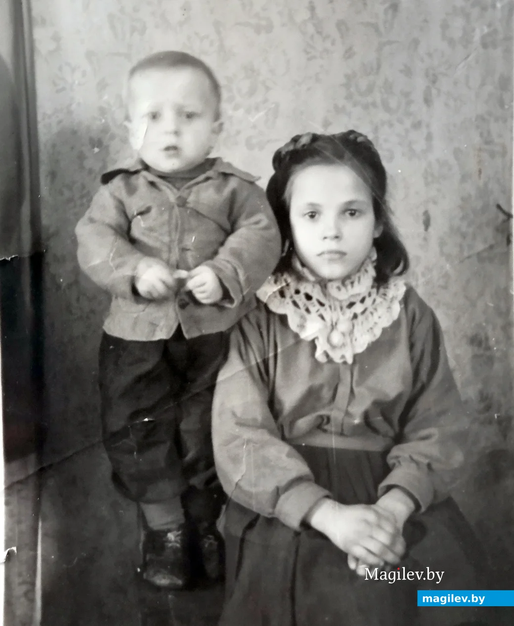 Примерно 1950 год. Нажеджа Малевич с племянником Владимиром. Фотография сделана в Заполье.