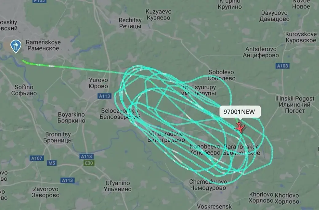Перед падением самолет долго кружил, вырабатывая топливо. Источник: flightradar24.com