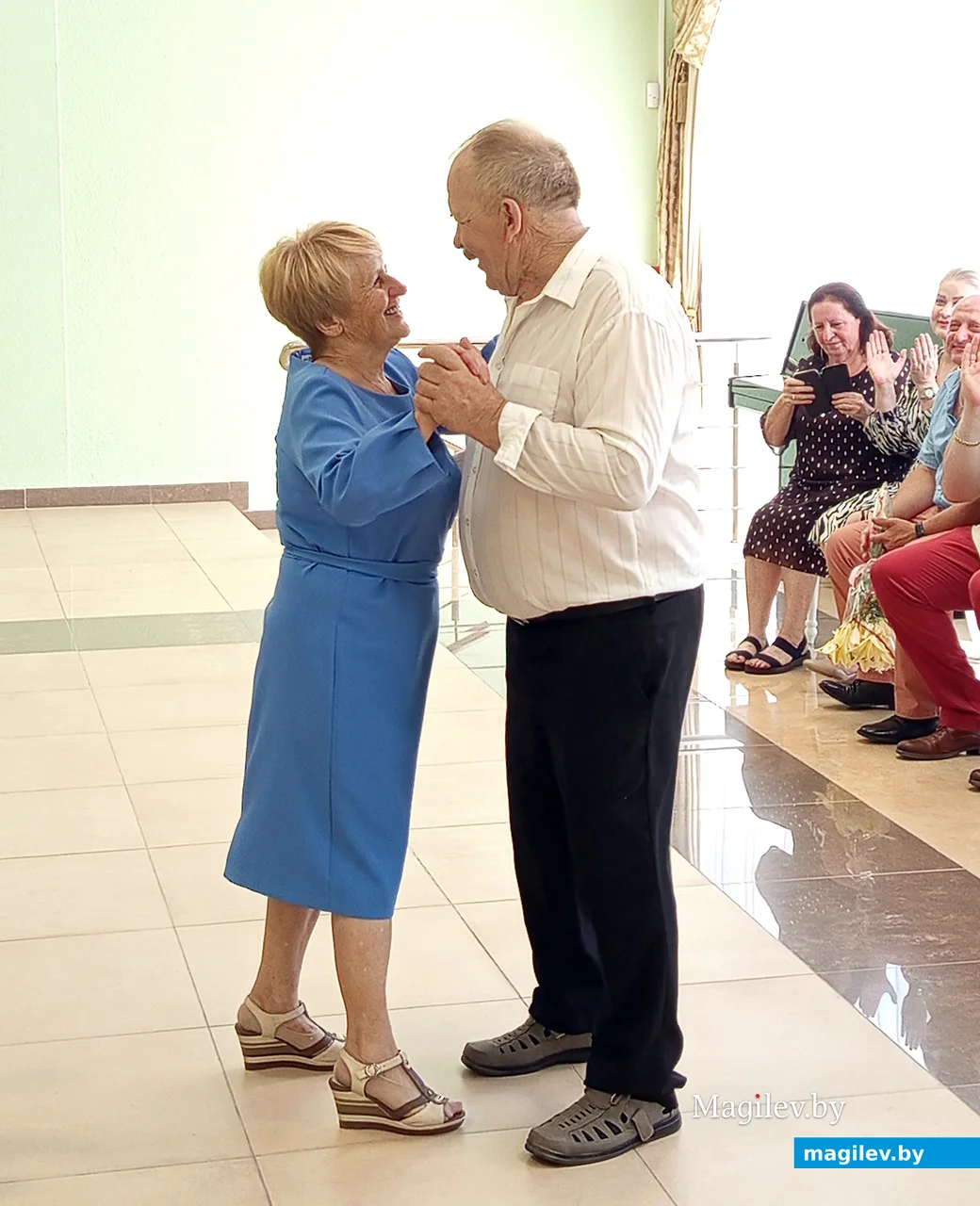 Был и традиционный вальс.