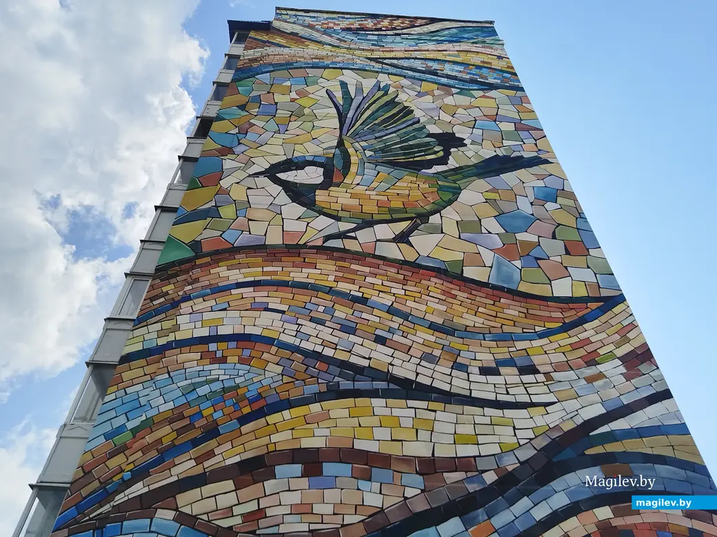 Июнь, 2024 г. Могилев. Мурал в микрорайоне Спутник.