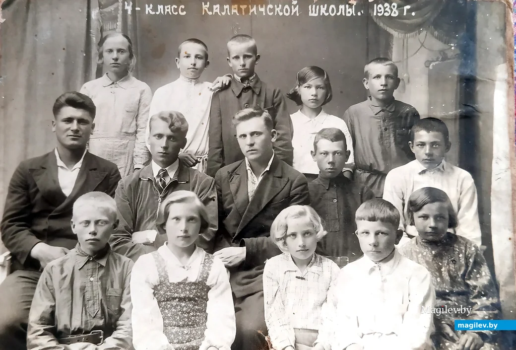 1938 год. В первом ряду третья справа -Прасковья Кирдун, мама Валентины Сергеевны.