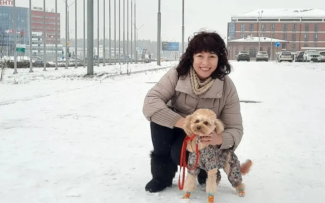 Бобруйск. Грумер Ирина Белых со своим питомцем – той-пуделем по кличке Ева. Фото из личного архива