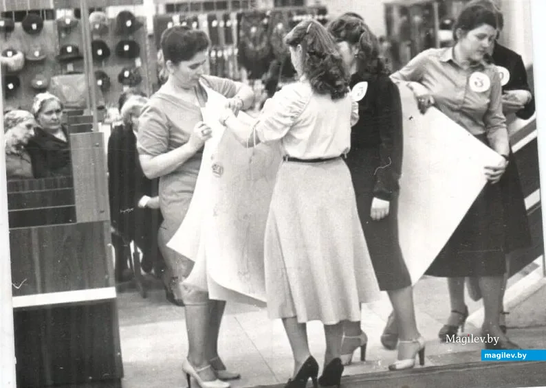 Бобруйск, 1983 год. Магазин «Дом одежды», подготовка к конкурсу "Лучший по профессии". Фото из