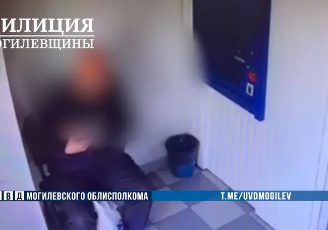 Могилевчанин сдал на обмен 300 долларов, а деньги получил за 600 – и не признался