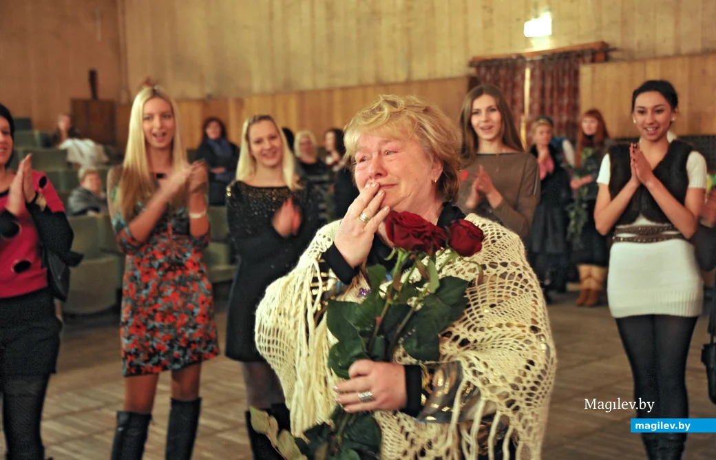 Клавдия Ивановна Лукашевич на выпускном вечере в школе-колледже искусств. Фото из архива