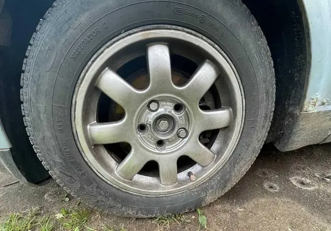 В Черикове мужчина открутил болты на колесах иномарки, чтобы на ней не ездила супруга
