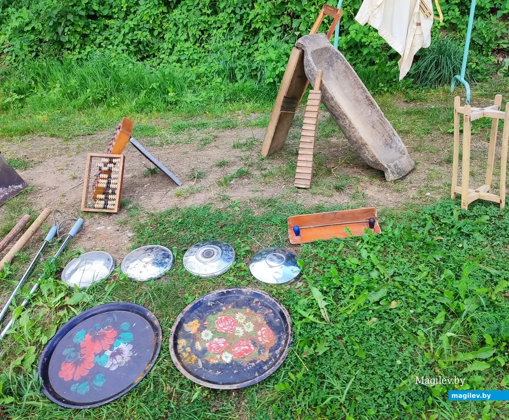 От пуговицы до антиквариата. Что и почем можно найти на барахолке у Быховского рынка, июль 2024 г.