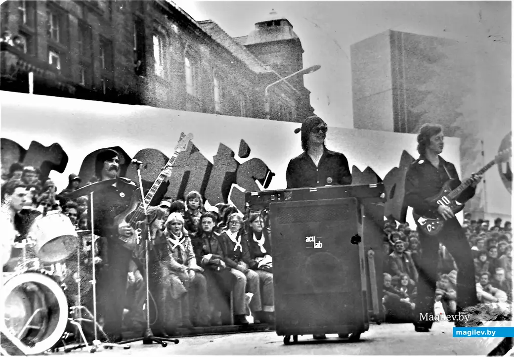 1979 год. ВИА «Верасы» (слева за барабанами – Сергей Грумо) выступают перед слушателями в Германской Демократической Республике.