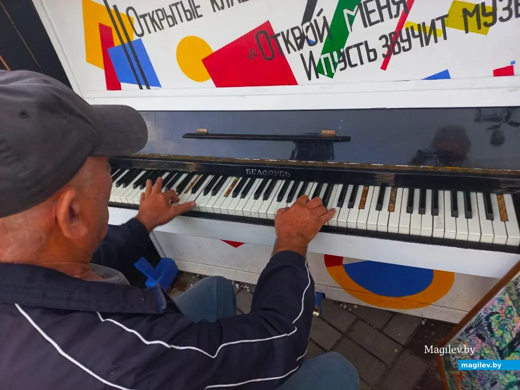 22.07.2024 г., Могилев, ул. Ленинская. Играет Сергей Грумо.