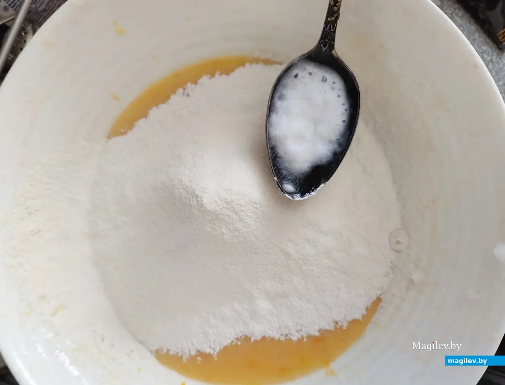 Легкий и быстрый апельсиновый пирог на кефире.