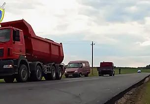 В Минской области от удара электрическим током погиб водитель большегруза
