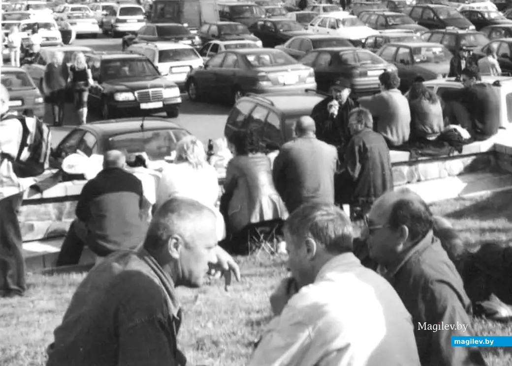 2006 г., Логойск. До начала фестиваля остаются считанные минуты. Алик Метельский, Владислав Бойков, Геннадий Хохлов.