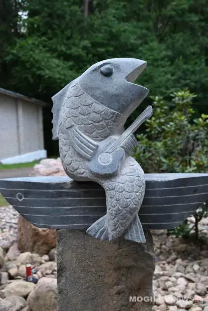 Скульптуру «Поющий карась» открыли в Чечевичах. Фото: mogilevnews.by.