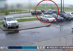 В Могилеве на Златоустовского сегодня днем столкнулись Volkswagen и Lada (видео)