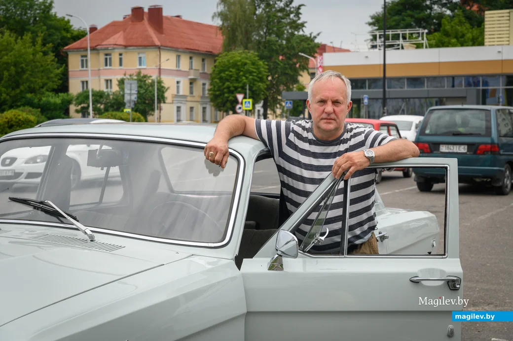 18.07.2024. Автомобиль «Волга ГАЗ-24» и его владелец Евгений Бушуев