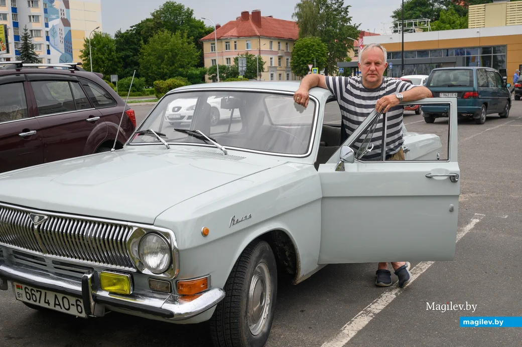 18.07.2024. Автомобиль «Волга ГАЗ-24» и его владелец Евгений Бушуев