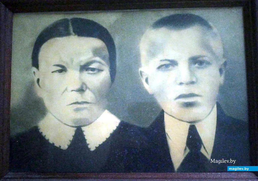 1940-е. Портрет Настасьи Горностай (Малевич) с сыном Николаем.