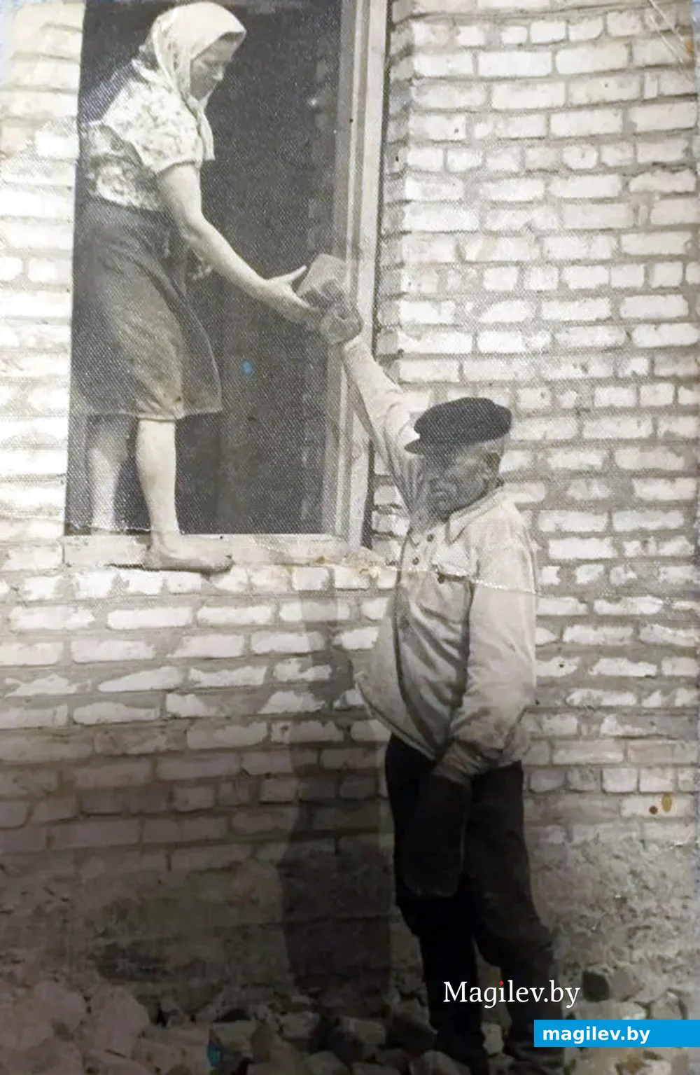 1967 год. В строительстве клуба в Заполье принимала участие Федора Малевич, мама Галины