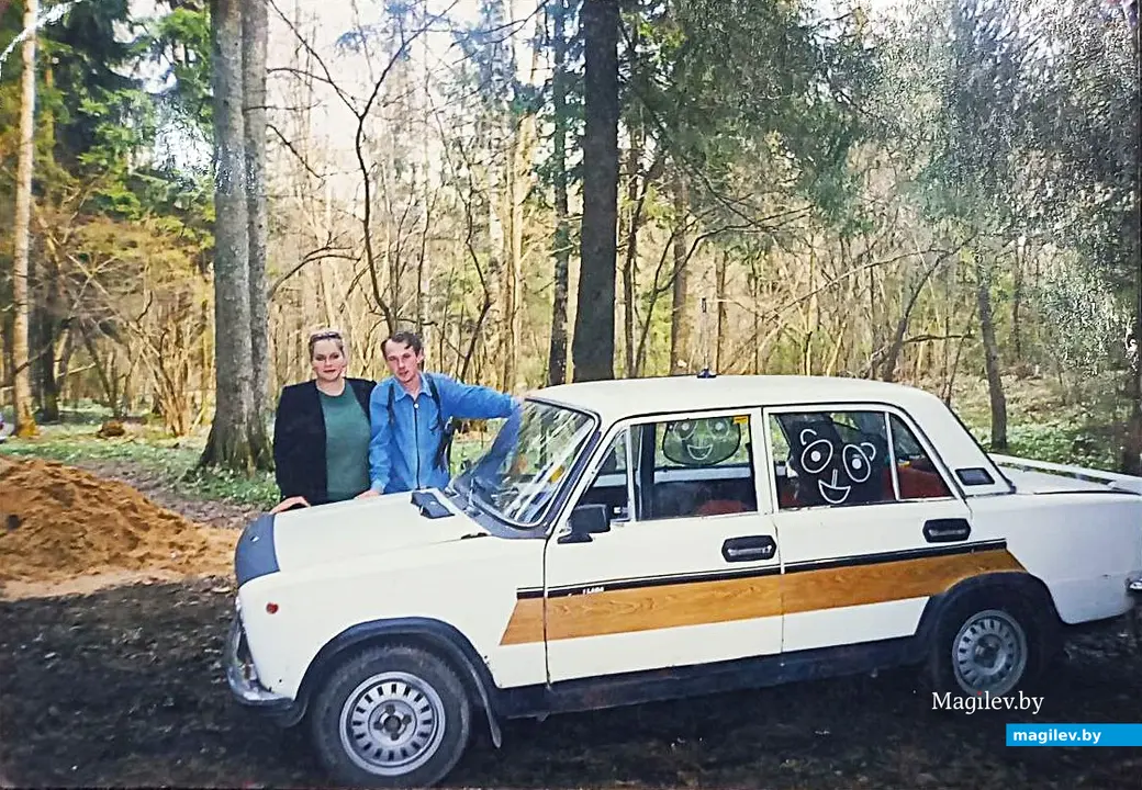 1999 год, Могилев. Вадис с супругой Ольгой у своей «Копейки» по прозвищу «Люся».