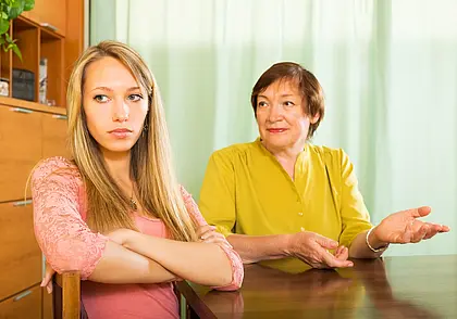 Дочь 19 лет не общается с мамой – наследства ей не видать? Вот что говорит нотариус