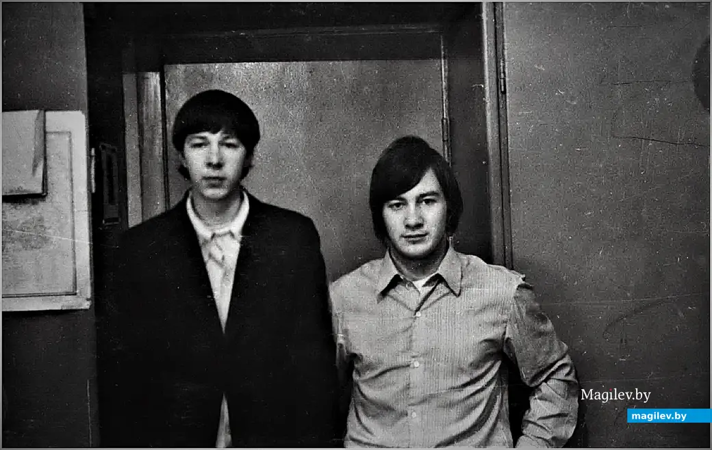 1970-е годы, Могилев. Володя Корнеев (слева) и Валера Катков (группа «Катки»). Ричи Блэкмор и «Deep Purple» долгое время были для этих тогда еще молодых людей одним из