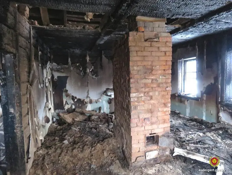 Последствия пожара в частном доме в Кировском районе..