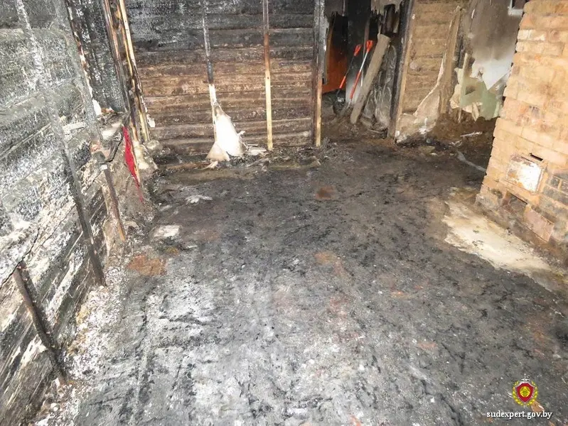 Последствия пожара в частном доме в Кировском районе..