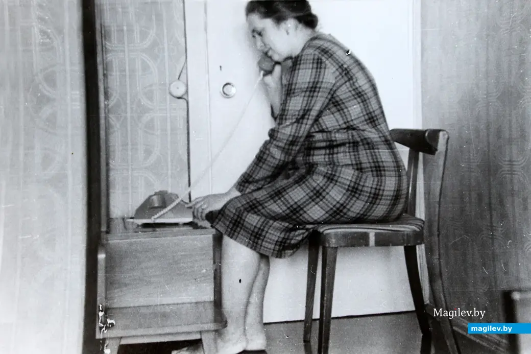 Могилев. Телефон в квартире Бондаревых установили в середине 1970-х. Для него купили трюмо.